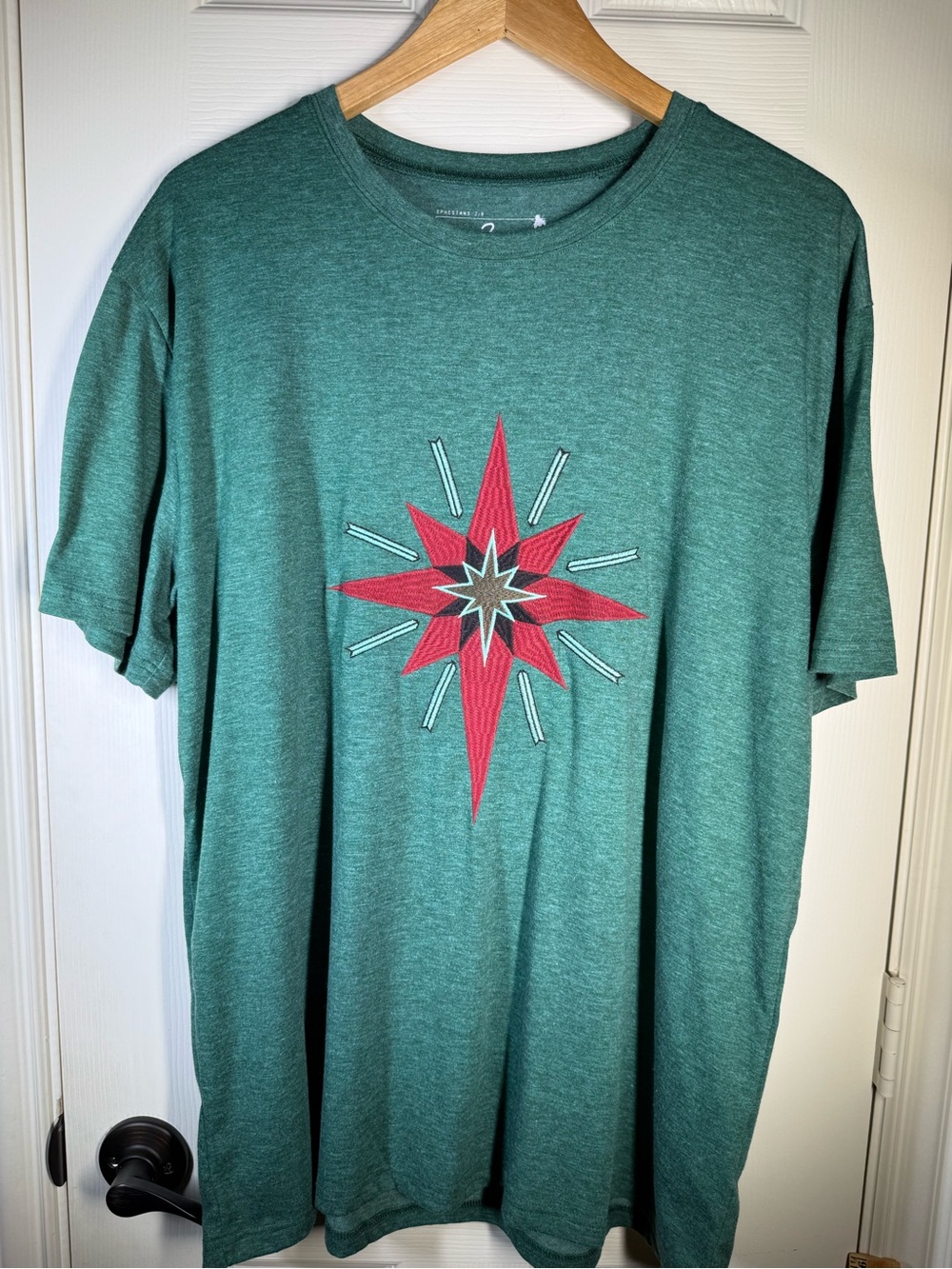 Women’s Green Short Sleeve Tee with Red Star of Bethlehem Graphic Sz XL
